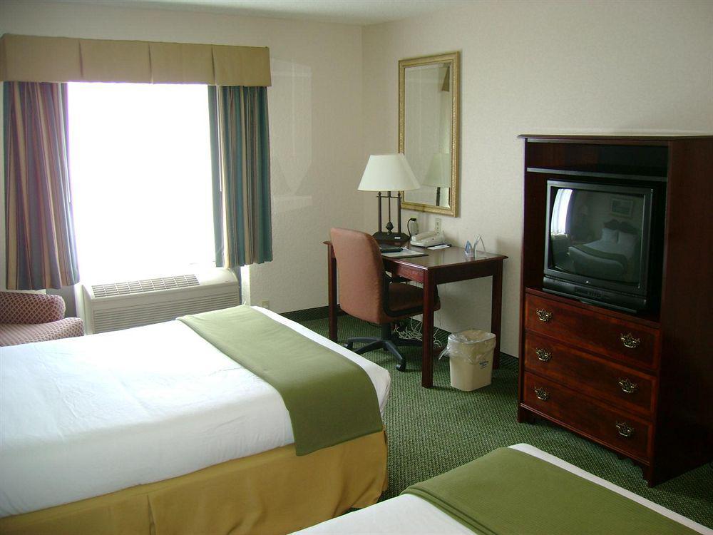 Holiday Inn Express Milwaukee N- Brown Deer/Mequon Exterior photo