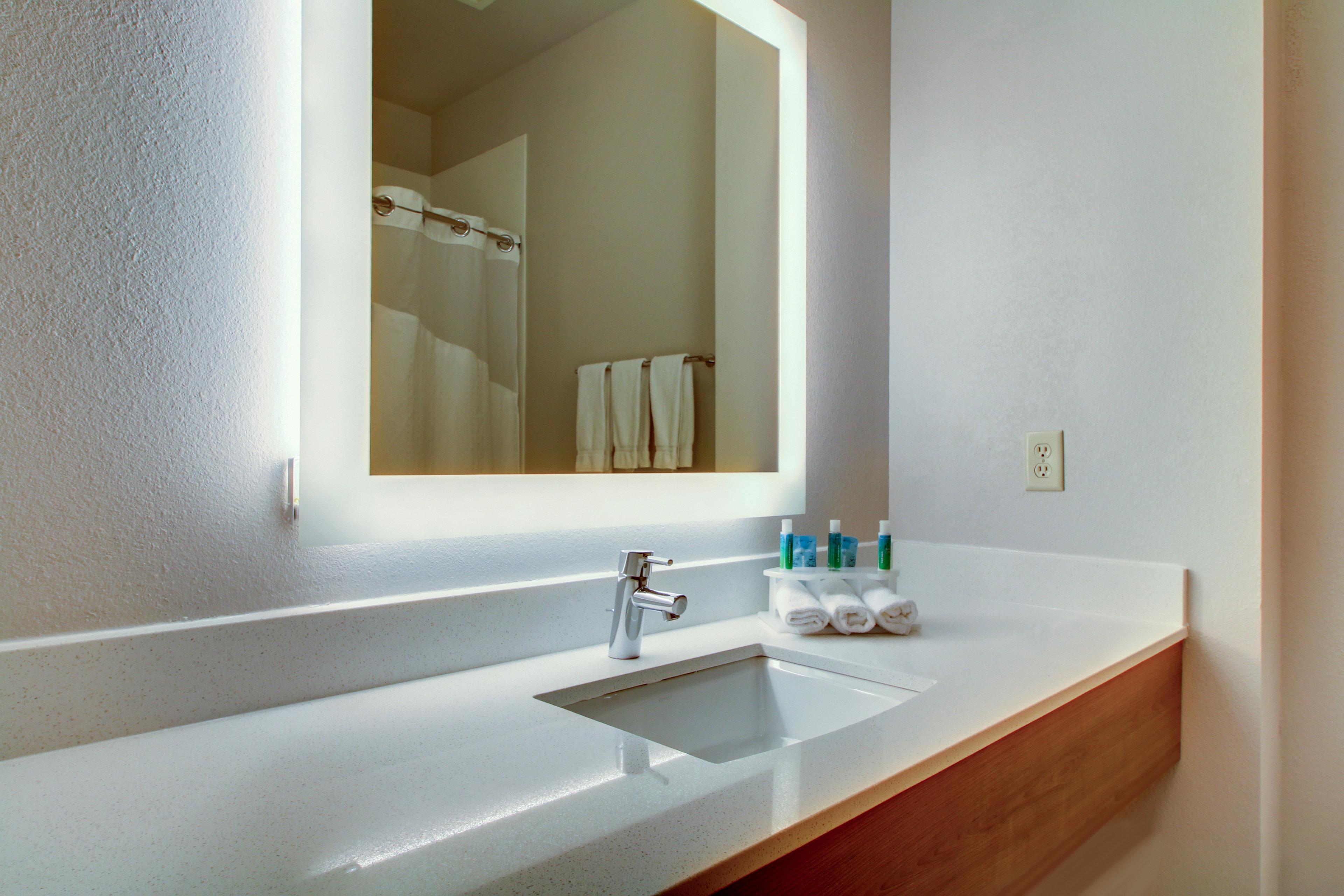 Holiday Inn Express Milwaukee N- Brown Deer/Mequon Exterior photo